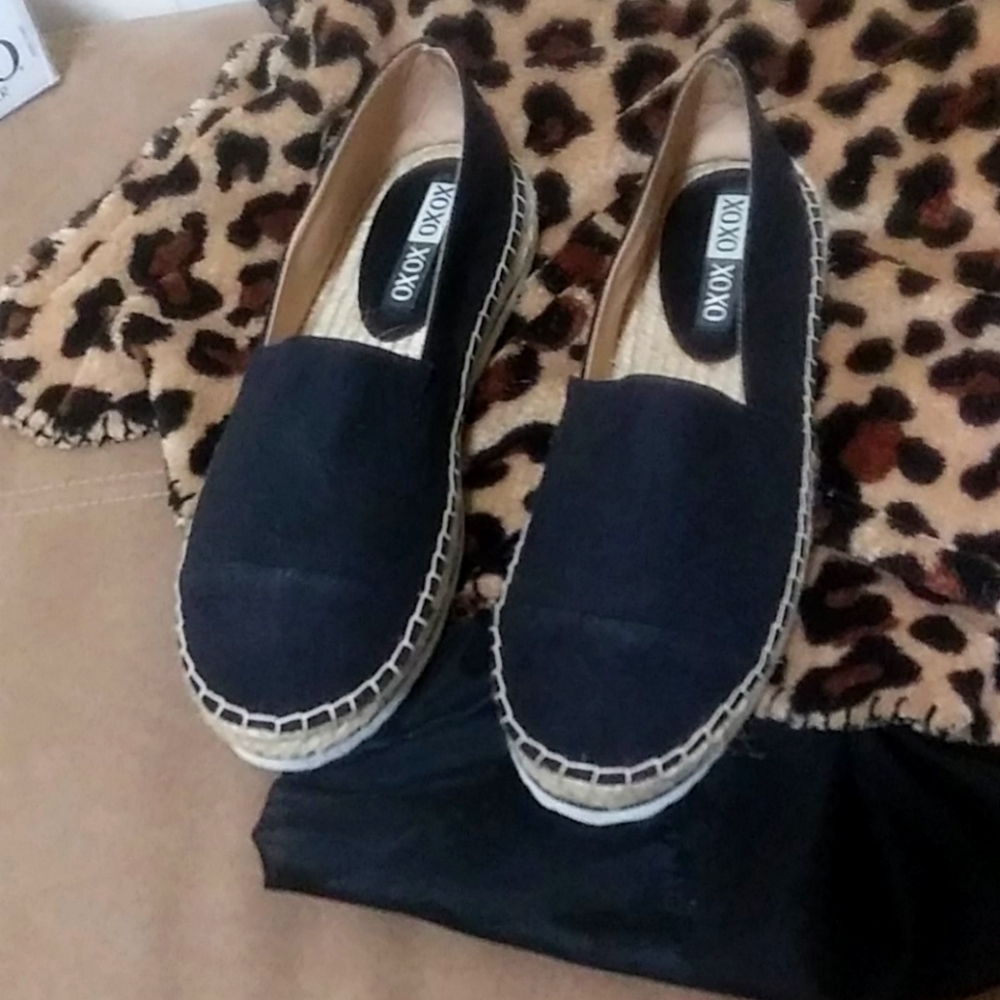 Canvas shoes